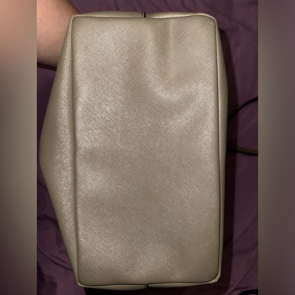 Guess Bucket Bag - Picture 11 of 13